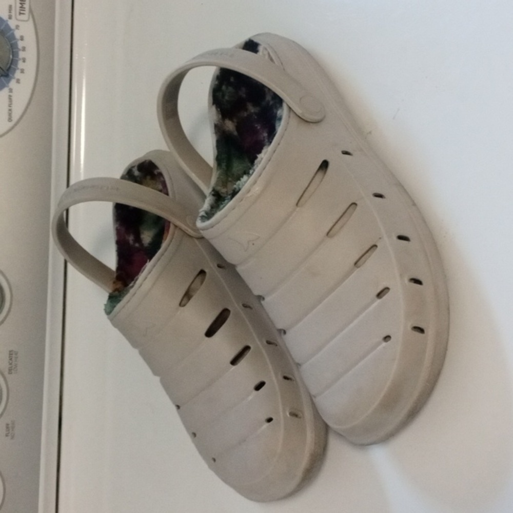 Size 13 clogs with fur